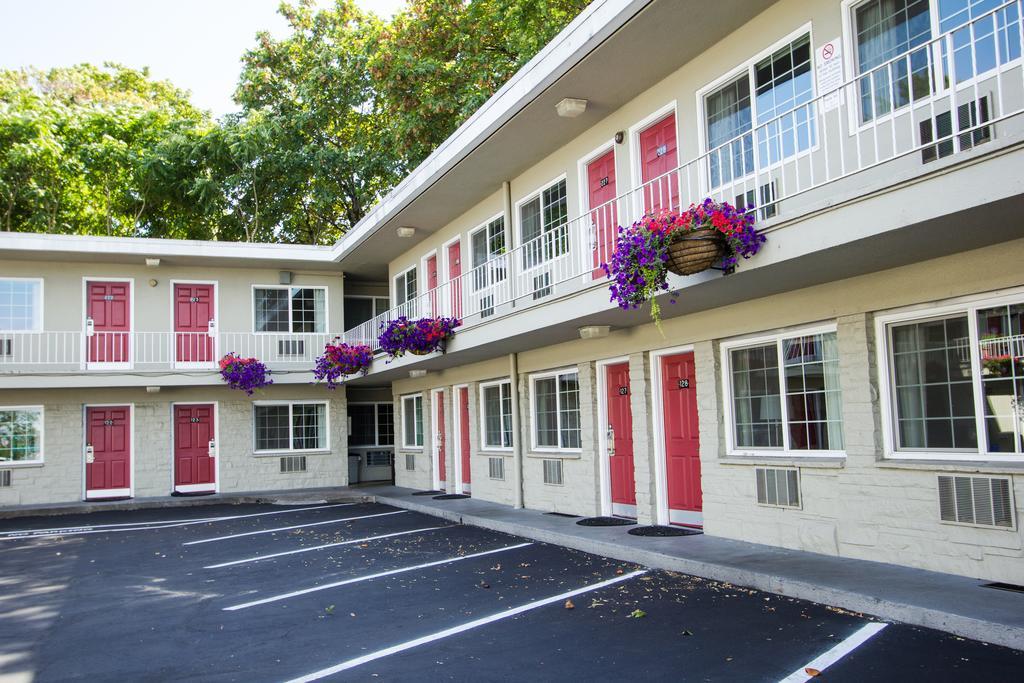 Campus Inn & Suites Eugene Downtown Exterior photo